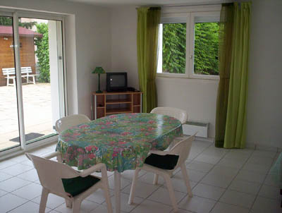 Salon/cuisine d'�t� rez-de-chauss�e