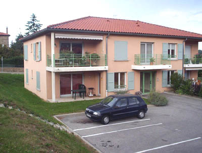Terrasse, en haut et � gauche.